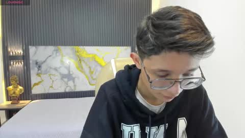 santiago_russo18 online show from 09/15/25, 01:00