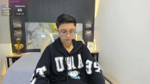 santiago_russo18 online show from 09/26/25, 12:09