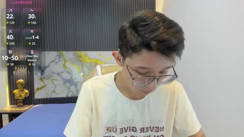 santiago_russo18 online show from 09/27/25, 12:21