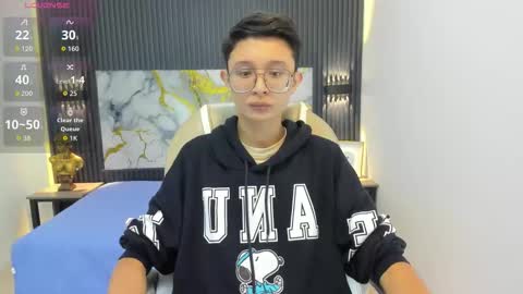 santiago_russo18 online show from 09/29/25, 12:32