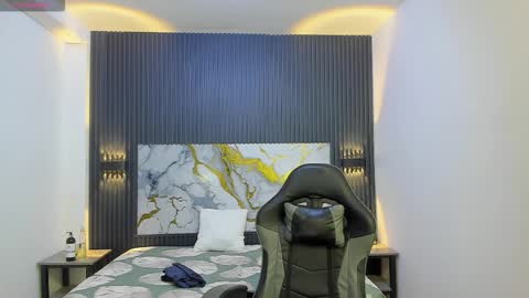 santiago_russo18 online show from 02/12/26, 08:48