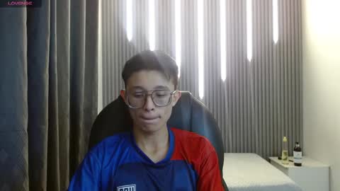 santiago_russo18 online show from 02/20/26, 06:26