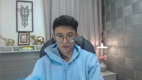 santiago_russo18 online show from 04/18/26, 11:47