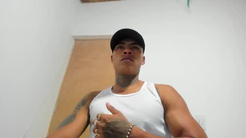 Snapshot of santiagogtx chatting on 09/14/25, 02:11 Santiago online show from 09/14/25, 02:11