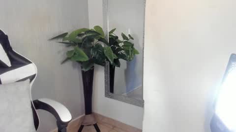 Julius Novachrono  online show from 09/19/25, 07:58