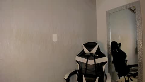 Julius Novachrono  online show from 11/06/25, 07:59