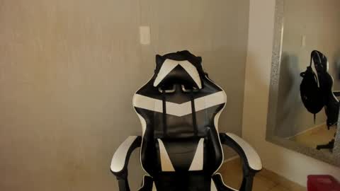 Julius Novachrono  online show from 11/12/25, 07:35