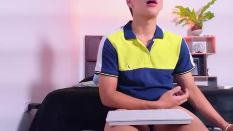 Snapshot of santilux_ chatting on 06/22/26, 06:10 SantiLux online show from 06/22/26, 06:10