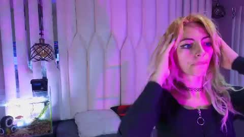 Snapshot of santsara chatting on 06/22/26, 12:13 SANTSARA online show from 06/22/26, 12:13