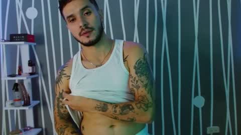 Snapshot of santti_torres chatting on 03/11/25, 03:05 Santy Torres online show from 03/11/25, 03:05