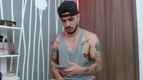 Snapshot of santti_torres chatting on 11/23/25, 03:50 Santy Torres online show from 11/23/25, 03:50