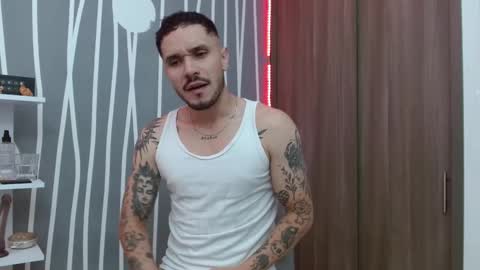 Snapshot of santti_torres chatting on 11/29/25, 05:32 Santy Torres online show from 11/29/25, 05:32