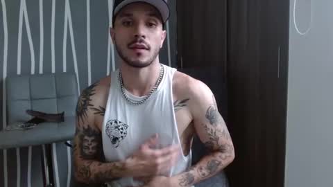 Snapshot of santti_torres chatting on 02/28/26, 08:54 Santy Torres online show from 02/28/26, 08:54