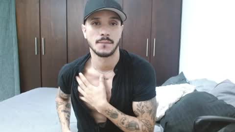 Snapshot of santti_torres chatting on 05/12/26, 08:00 Santy Torres online show from 05/12/26, 08:00