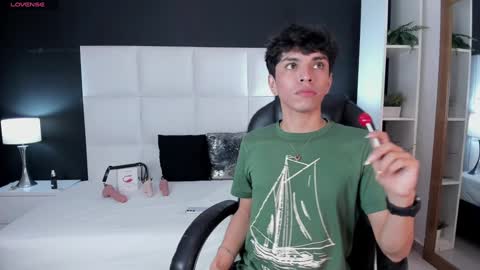 Snapshot of santy_carrington chatting on 12/06/24, 11:47 Santiago Carrington online show from 12/06/24, 11:47