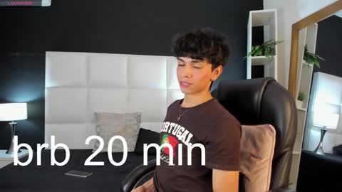 Snapshot of santy_carrington chatting on 12/16/24, 11:39 Santiago Carrington online show from 12/16/24, 11:39