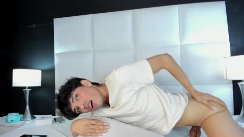 Snapshot of santy_carrington chatting on 12/20/24, 11:47 Santiago Carrington online show from 12/20/24, 11:47