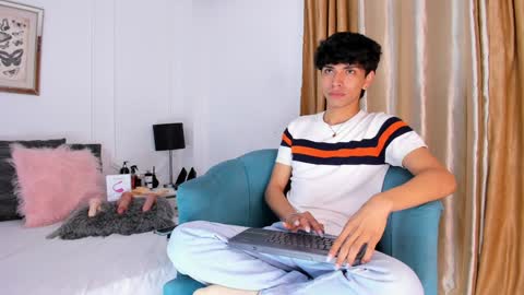 Snapshot of santy_carrington chatting on 02/03/25, 11:05 Santiago Carrington online show from 02/03/25, 11:05