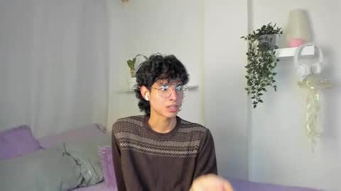 Snapshot of santy_kitty chatting on 02/17/26, 01:02 kitty online show from 02/17/26, 01:02