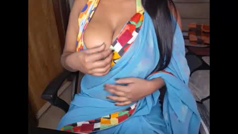 Snapshot of sanvi13 chatting on 01/10/25, 07:00 sanvi13 online show from 01/10/25, 07:00