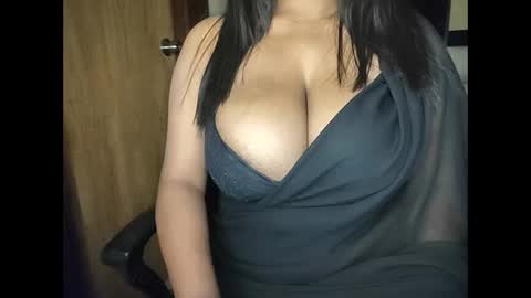 Snapshot of sanvi13 chatting on 01/27/25, 06:52 sanvi13 online show from 01/27/25, 06:52