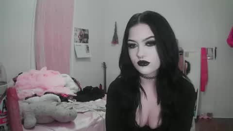 Snapshot of saphirerose1 chatting on 11/14/25, 10:40 Sapphire online show from 11/14/25, 10:40