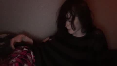 Snapshot of sapphicvoid chatting on 12/20/25, 03:24 Jade online show from 12/20/25, 03:24