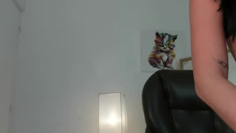    Safira     online show from 12/18/25, 07:53