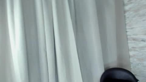 Snapshot of sapphire_fire chatting on 12/18/25, 12:38 steph online show from 12/18/25, 12:38