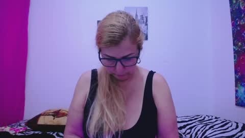 sara online show from 12/30/24, 03:02