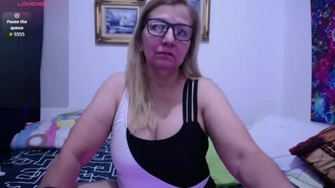 sara online show from 10/11/25, 03:21