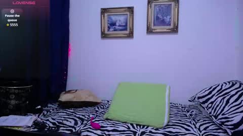 sara online show from 10/28/25, 02:59