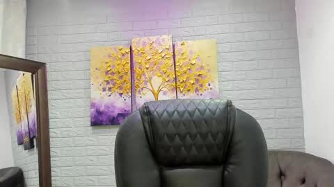 Snapshot of sara__michell chatting on 11/16/25, 12:00 online show from 11/16/25, 12:00