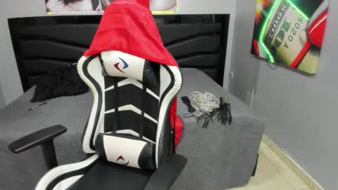 Snapshot of sara_bdsm chatting on 10/18/25, 03:35 sara_bdsm online show from 10/18/25, 03:35