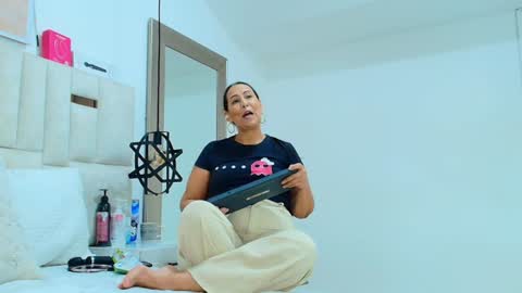sara online show from 06/16/26, 07:49