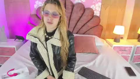 sara_colyn online show from 06/14/26, 12:40
