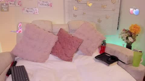 Sara Crowe online show from 02/12/26, 07:47