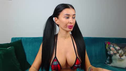 Snapshot of sara_daisy chatting on 10/10/25, 05:01 Im Sara I am happy to be here online show from 10/10/25, 05:01