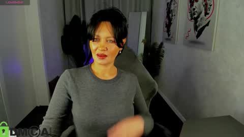 Snapshot of sara_devills chatting on 01/14/26, 09:37 Sara online show from 01/14/26, 09:37