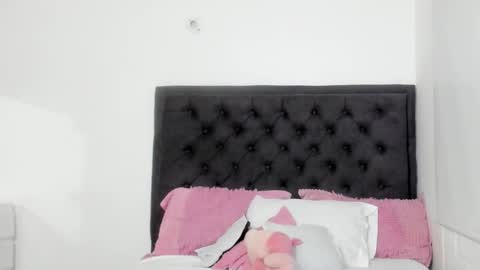 sara online show from 01/11/25, 04:16