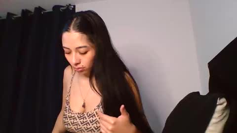 Snapshot of sara_gomez1_ chatting on 11/15/25, 12:19 sara_gomez1_ online show from 11/15/25, 12:19