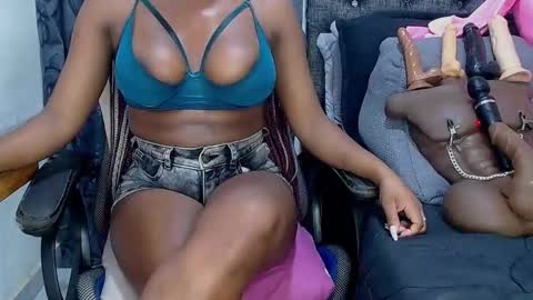 Sara Greyx online show from 10/02/25, 11:01