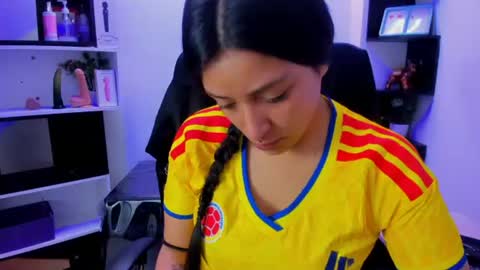 Snapshot of sara_honny chatting on 06/23/26, 02:15 sara_honny online show from 06/23/26, 02:15