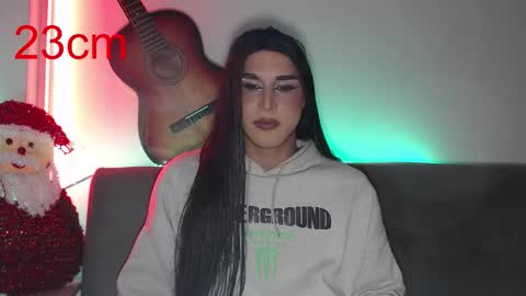 Snapshot of sara_hunter12 chatting on 12/15/25, 02:05 sara_hunter12 online show from 12/15/25, 02:05