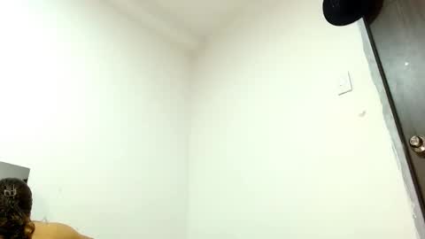 sara_johnson__ online show from 11/06/25, 01:39