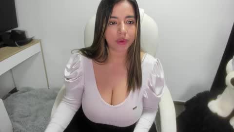 Snapshot of sara_lizcano chatting on 02/17/25, 10:51 sarah  LIZCANO....... online show from 02/17/25, 10:51