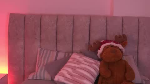 sara_lopee1 online show from 12/03/25, 11:52