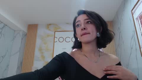 Snapshot of sara_lopez_s chatting on 09/17/25, 01:02 Sara online show from 09/17/25, 01:02