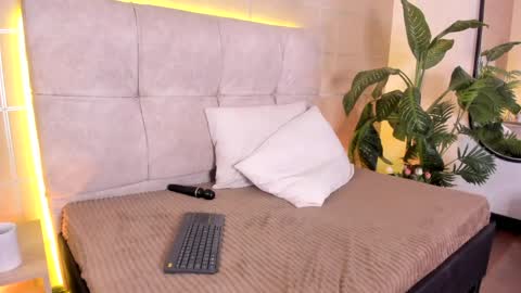 Sara  online show from 05/11/26, 04:04