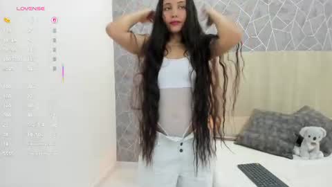 Snapshot of sara_melo chatting on 06/11/26, 12:58 Sara online show from 06/11/26, 12:58